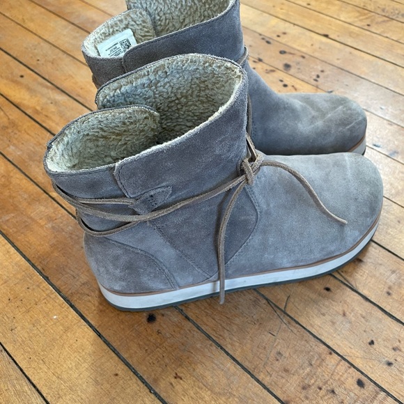 Merrell Shoes - Merrell gray suede leather, faux fur lined ankle boots